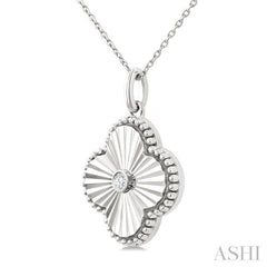 1/20 Ctw Clover Fluted Medallion Round Cut Diamond Pirouette Pendant With Chain in 10K White Gold